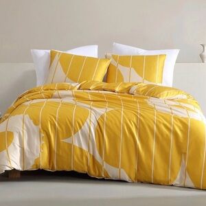 Marika Yellow and White Duvet Cover Set Queen w/2 shams FREE SHIPPING!!